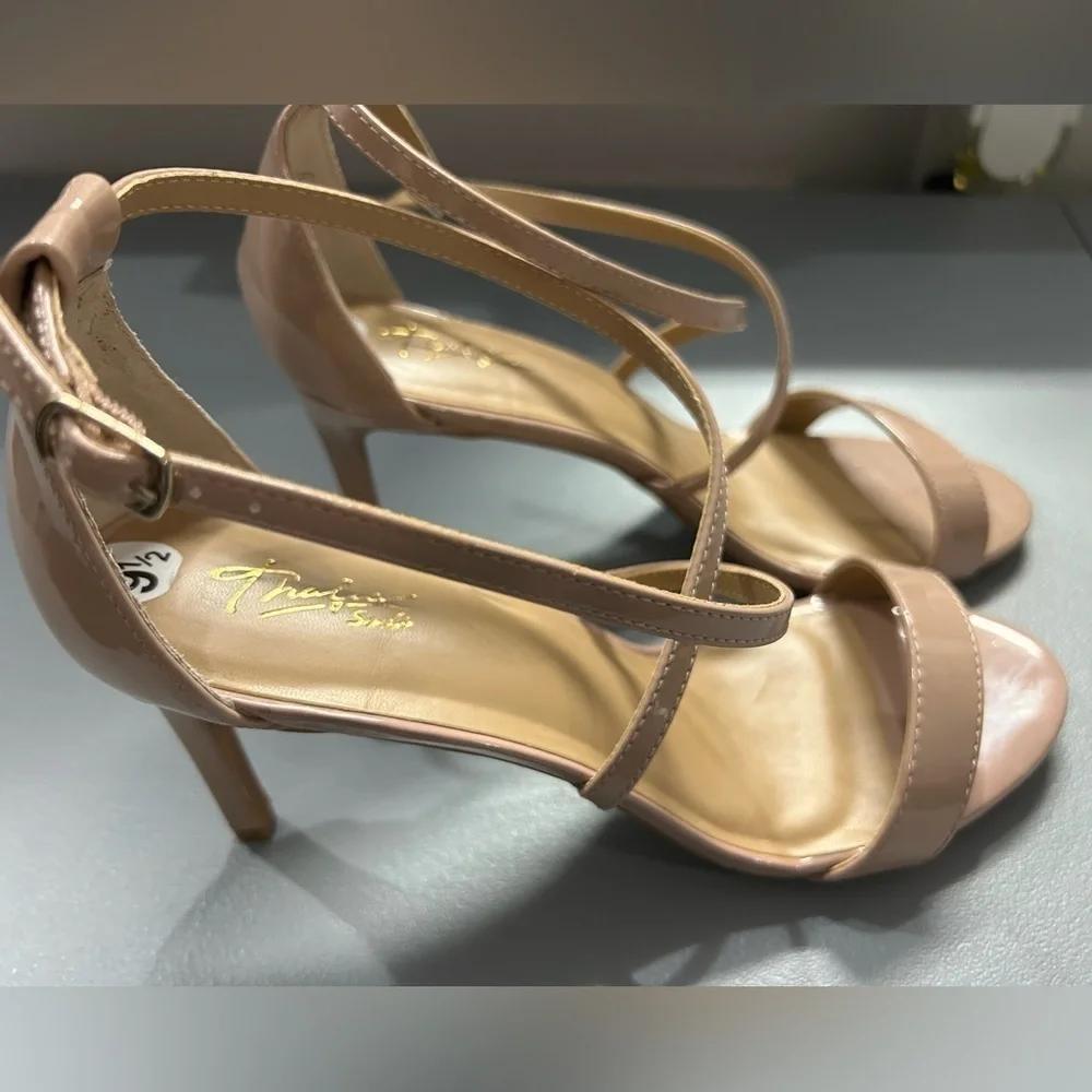 Thalia Sodi pink strappy‎ sandals, size 9.5